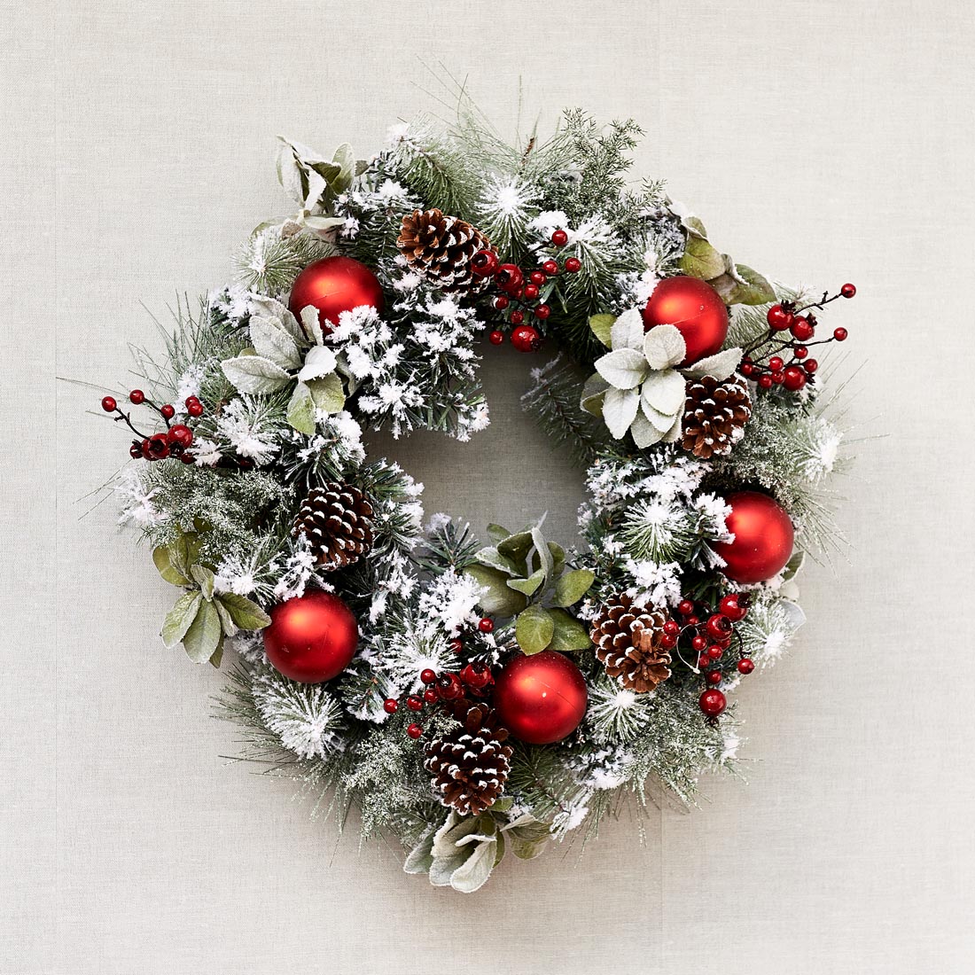 Riviera Maison Kerstkrans - Classic New York Christmas Wreath - Rood - 65cm