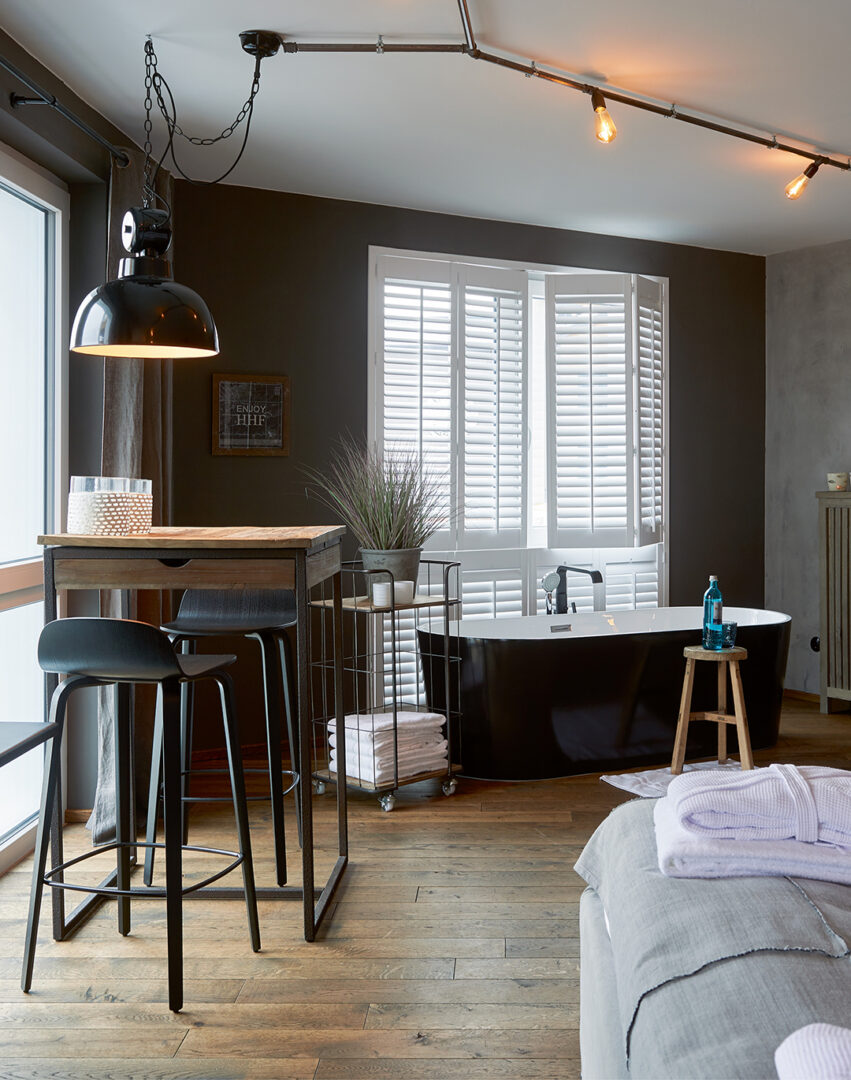 Beach Motel_Image_1080x1370px_11