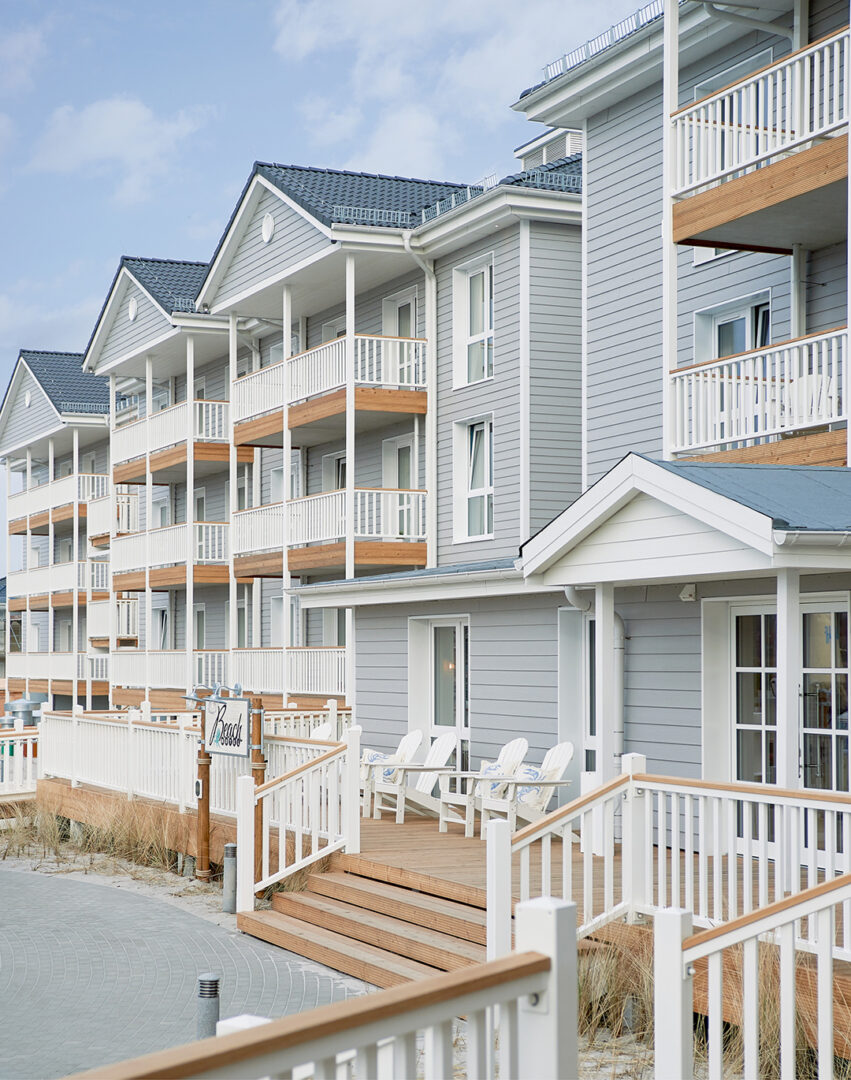 Beach Motel_Image_1080x1370px_17